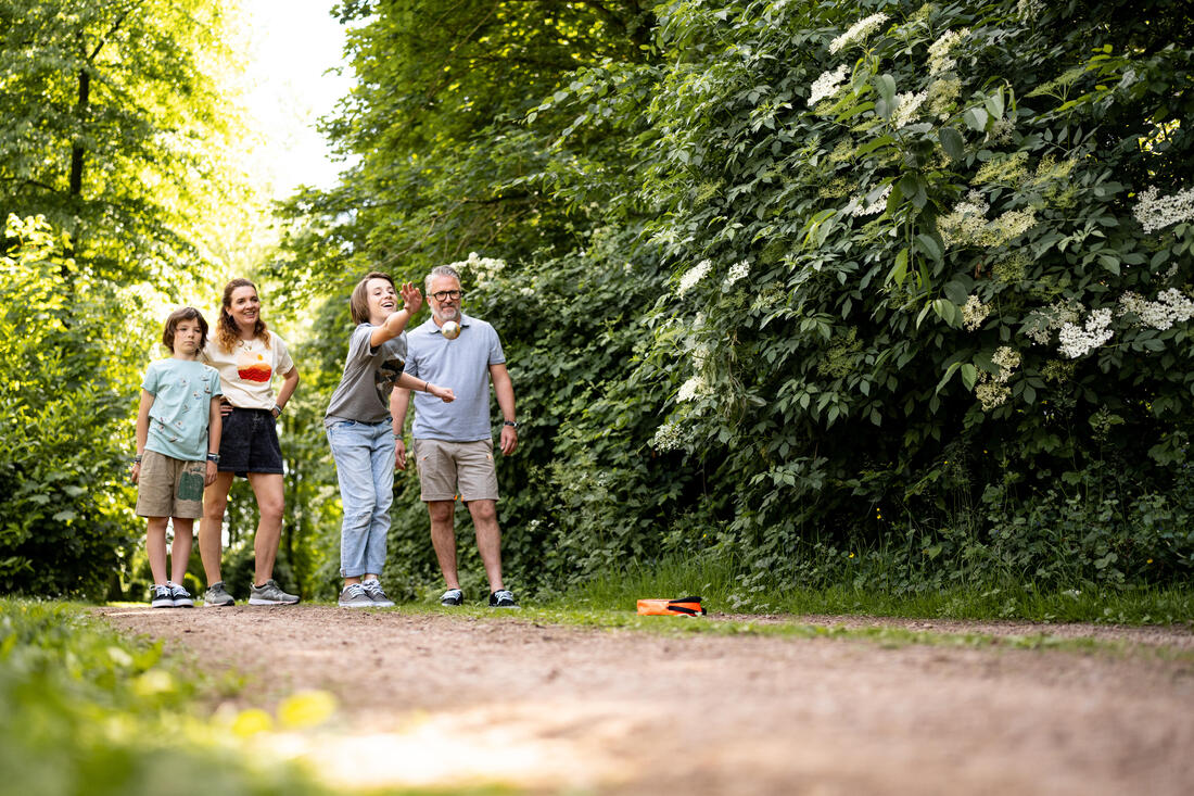 Jeu de 8 boules de pétanque loisir 100