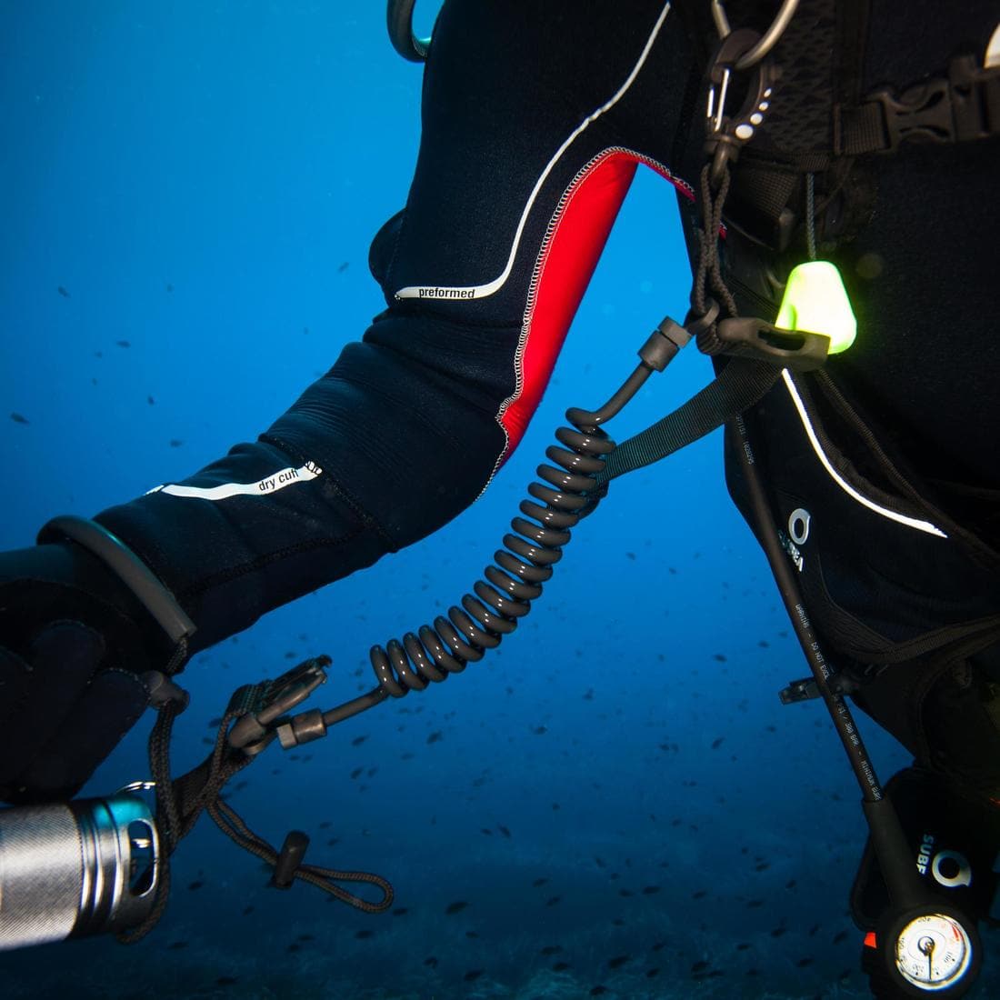 Boucle porte lampe de plongée sous-marine à spirales avec anneau