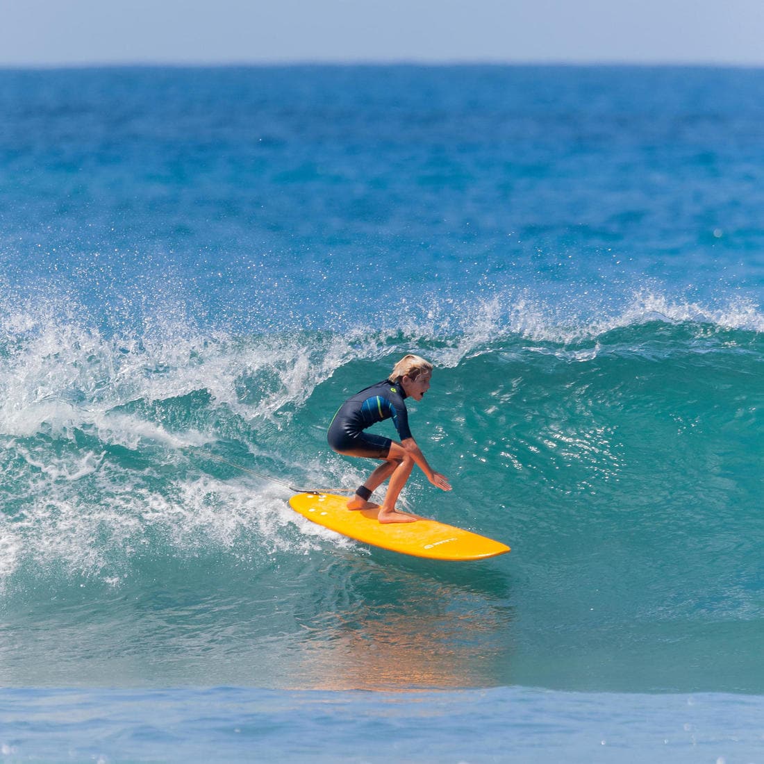 SURF MOUSSE 500 6'. Livrée avec 1 leash et 3 ailerons.