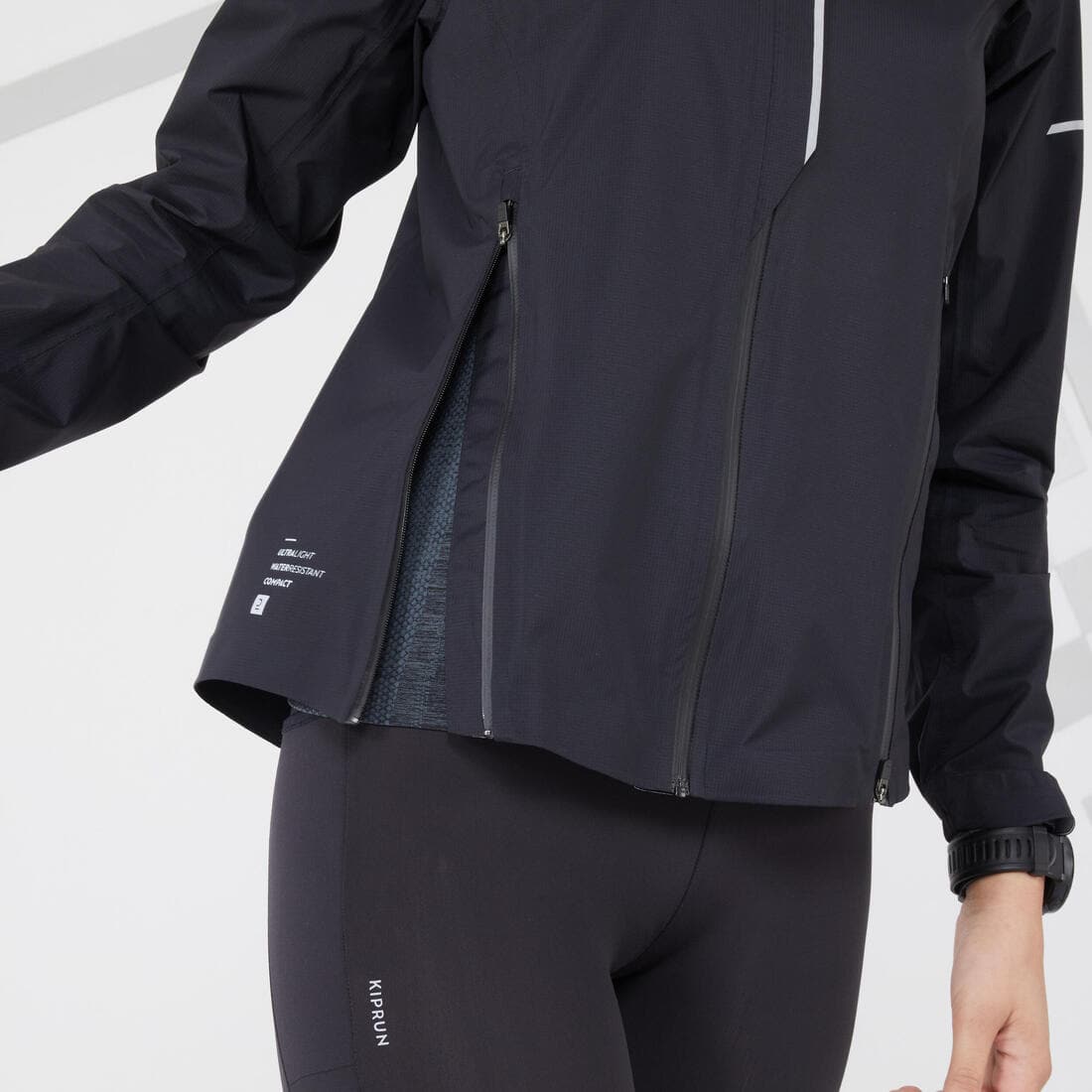 VESTE RUNNING FEMME IMPERMEABLE COUPE-VENT - KIPRUN RAIN+ NOIR