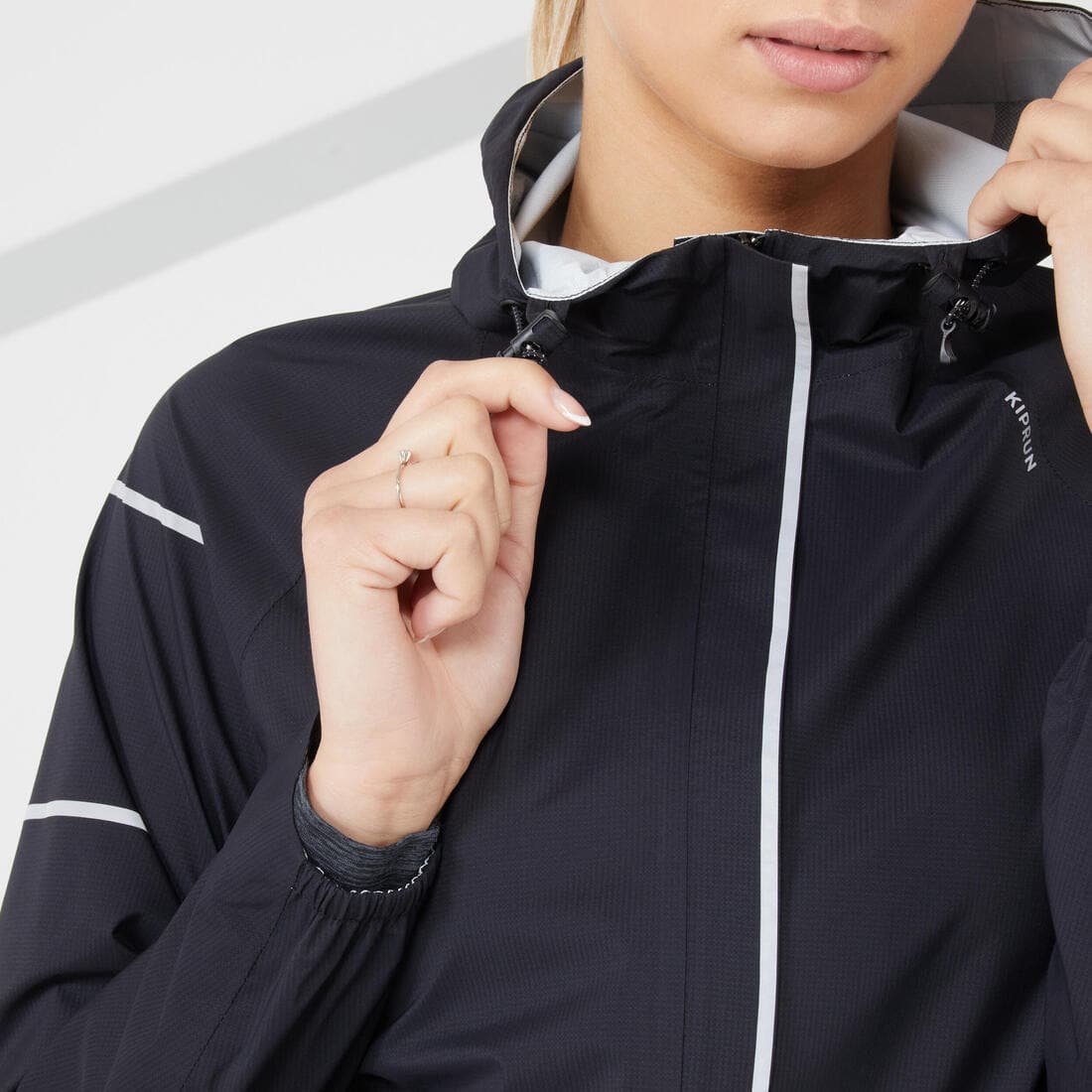 VESTE RUNNING FEMME IMPERMEABLE COUPE-VENT - KIPRUN RAIN+ NOIR