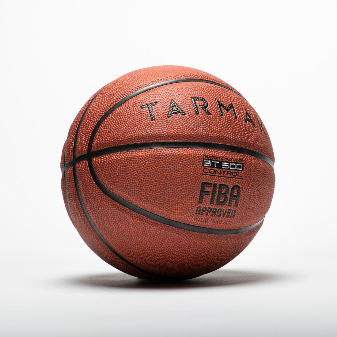 Ballon de basket BT500 taille 7 Marron Fiba garçon et homme à partir de 13 ans.