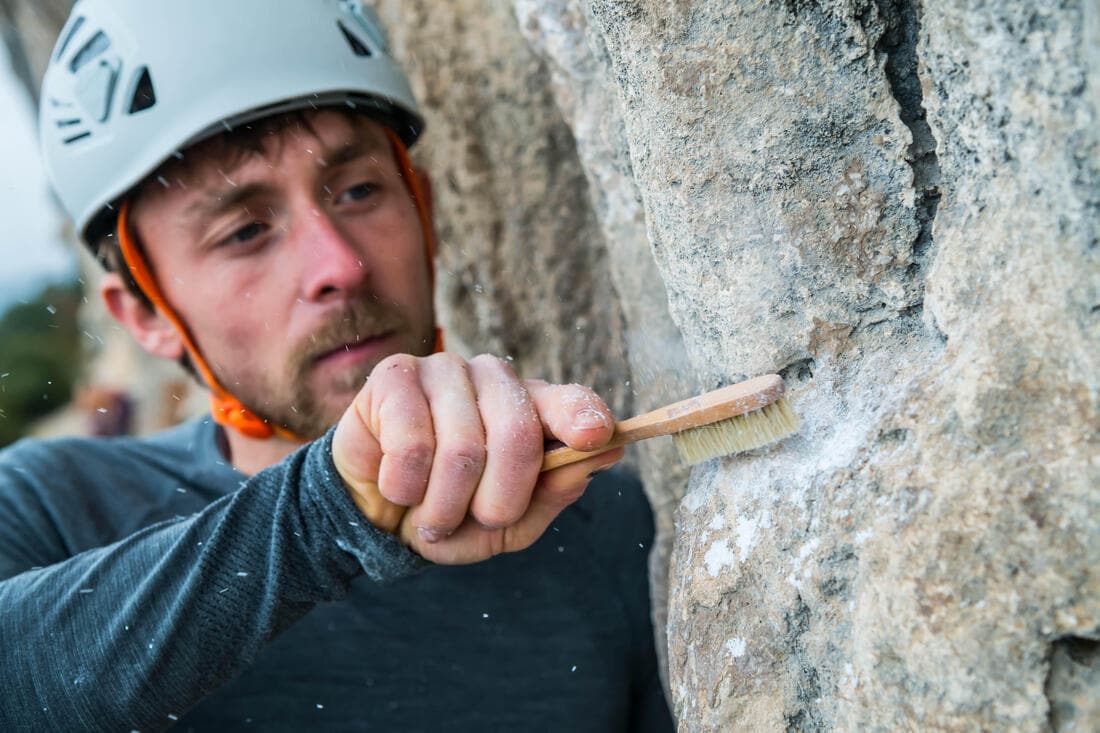 CASQUE D'ESCALADE ET D'ALPINISME - ROCK  GRIS